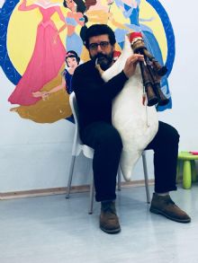 Puccio Castrogiovanni<br/> suona la cornamusa